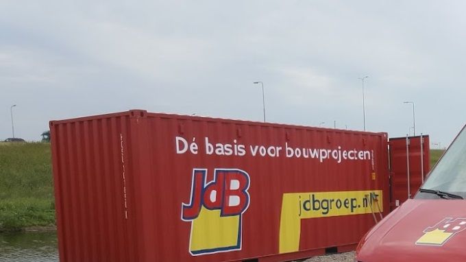 De slogan van de Jdb-Groep is: Dé basis voor bouwprojecten. Maar voor de uitvoering van het werk is goed materieel heel belangrijk. Zoals deze M.A.N TGE 3.140 Pick-up die sinds April 2019 in gebruik is bij de Jdb-Groep in Hoofddorp.