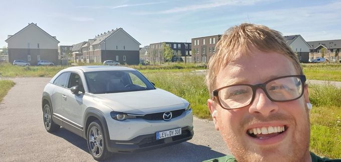 M'n eerste ervaring met een volledige elektrische aangedreven auto is met de nieuwe MX-30 van Mazda. Met dank aan Autobedrijf Hartgerink & Klomp Mazda-dealer te Hoofddorp voor hun medewerking.
